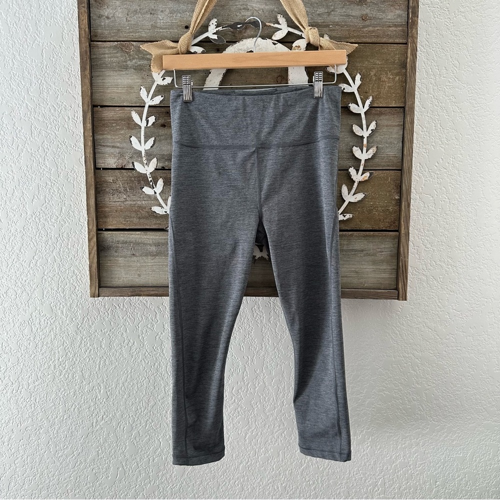 Athleta‎ ultimate stash pocket capri gray leggings ladies Small